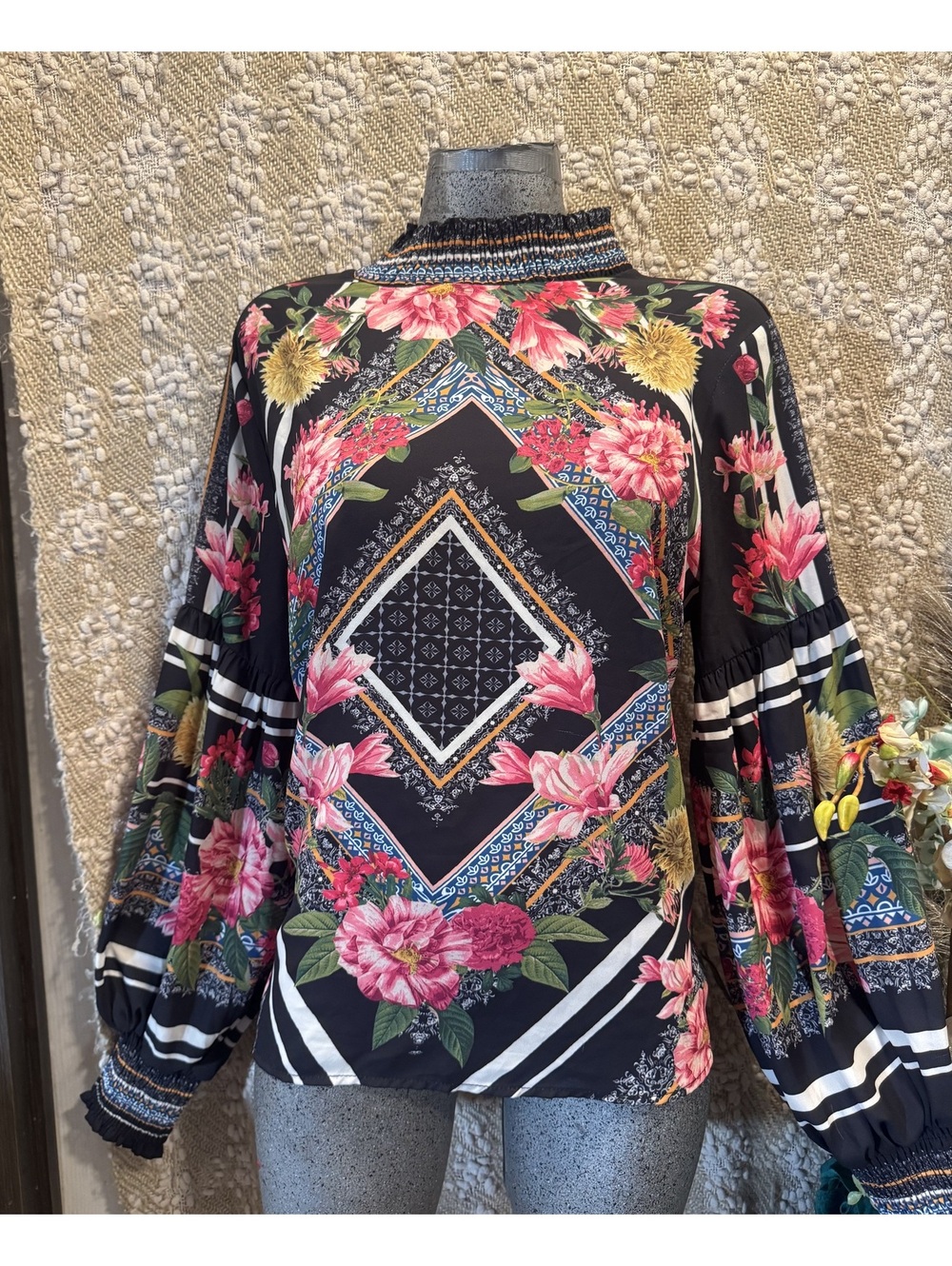 Jealous Tomato floral print blouse with ruffled collar and cuffs, size Large